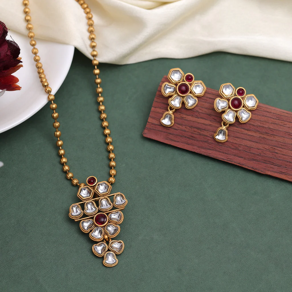 Kundan necklace set with beaded chain