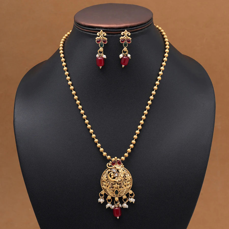 Kundan and bead set